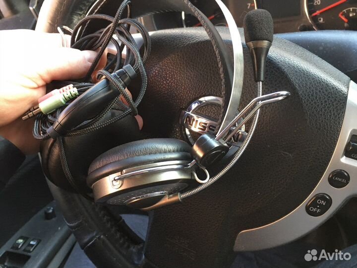 Наушники с микрофоном