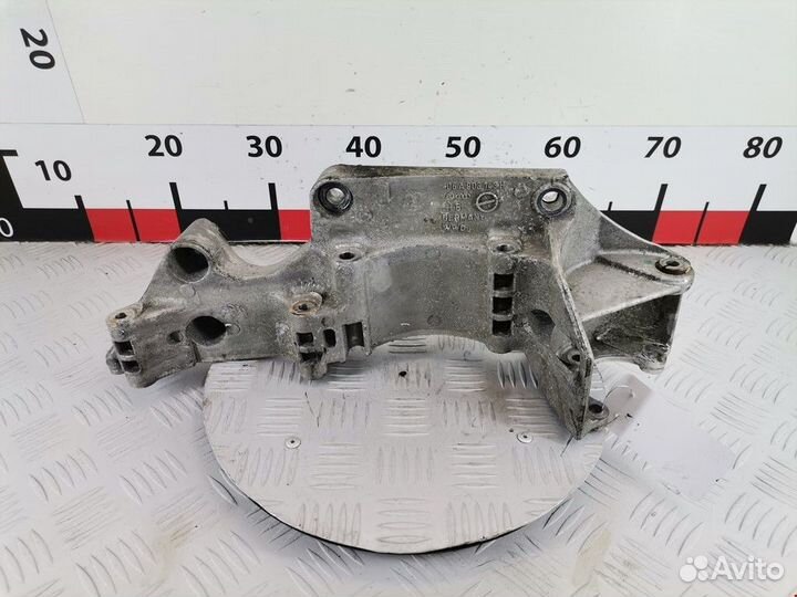 Кронштейн генератора Volkswagen Golf 3 1998