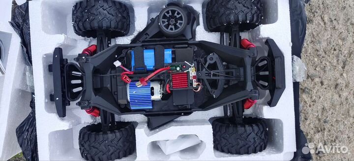 Радиоуправляемая модель новая клон Traxxas maxx