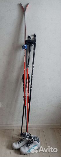 Беговые лыжи с ботинками и палками