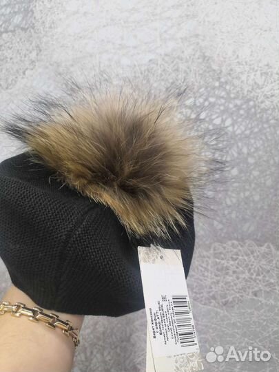Шапка с натуральным помпоном женская