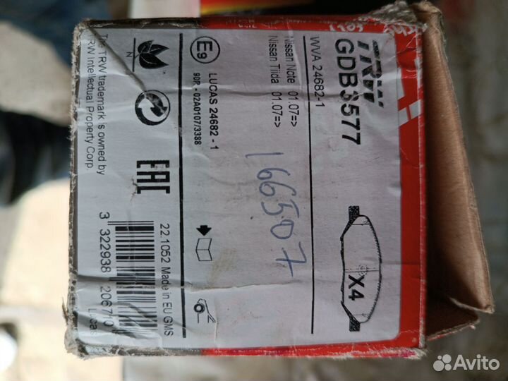 Тормозные колодки передние на Nissan Note