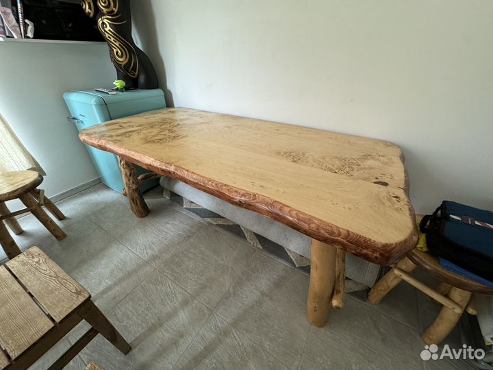 Обеденный стол из капа