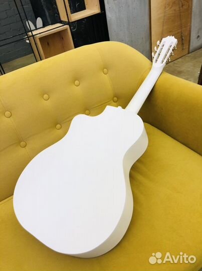Гитара новая