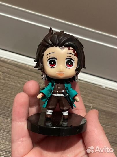 Фигурка танжиро из крд. Открепляется от подставки