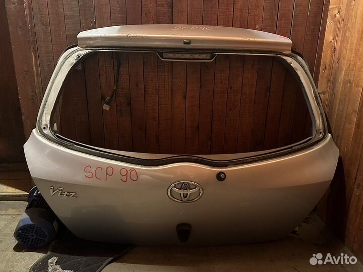Дверь багажника Toyota Vitz