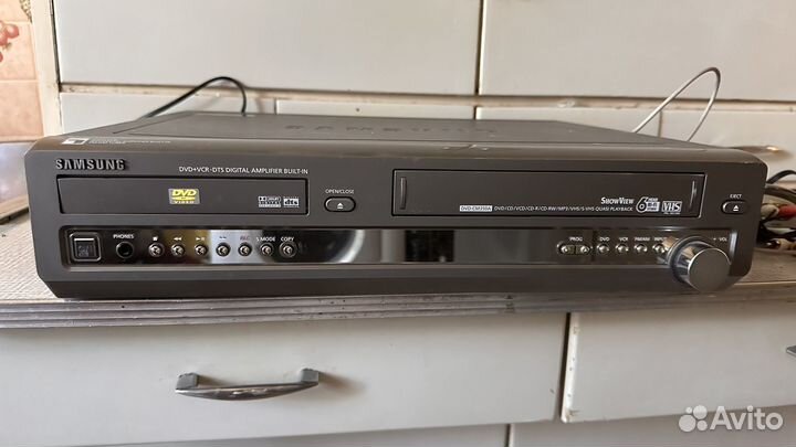 Видеомагнитофон samsungdvd-CM350A