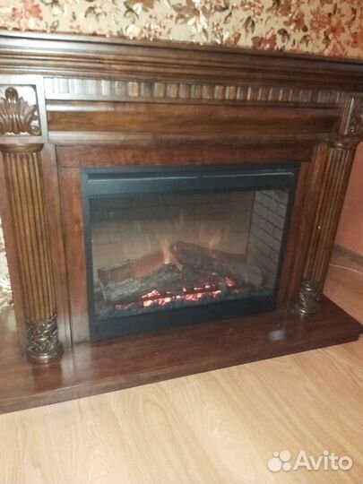 Портал с электрокамином из дерева