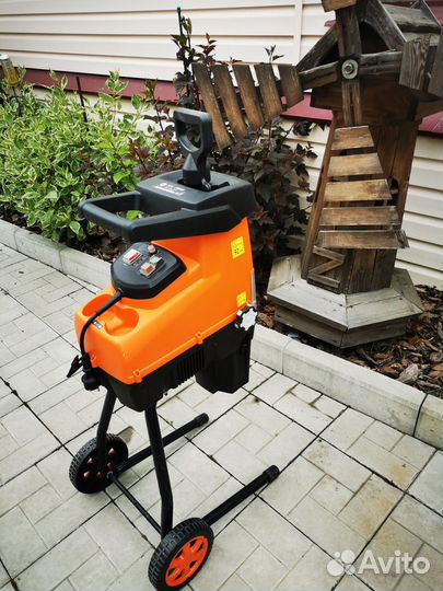 Продам измельчитель садовый
