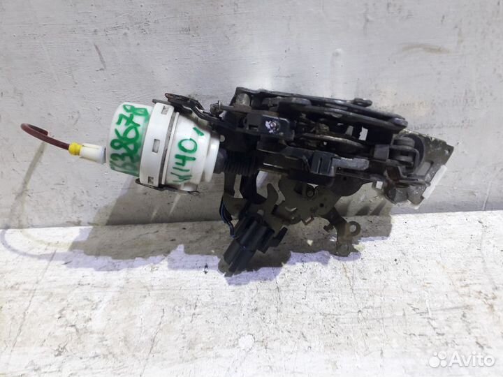 Замок двери передней правой