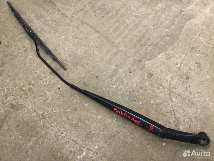 Поводок стеклоочистителя передний Nissan