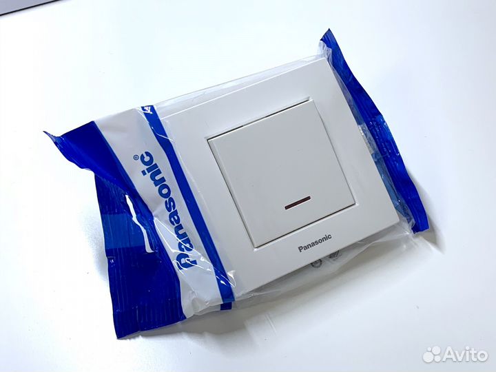 Выключатель Panasonic 1-клавишный, с индикацией