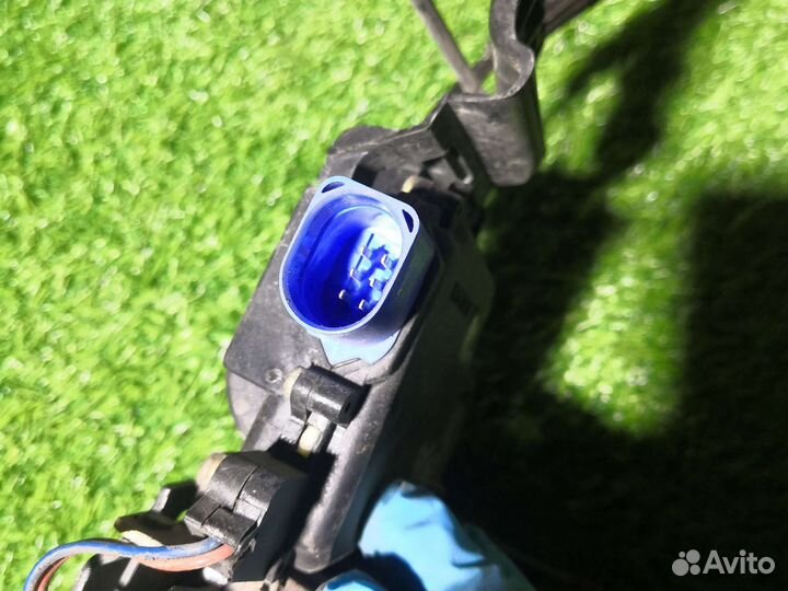 Замок задней левой двери Skoda fabia 1