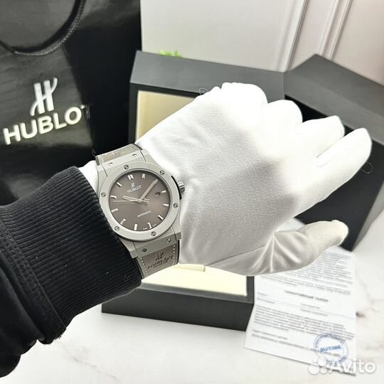 Часы Hublot с сапфировым стеклом