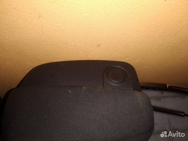 Подголовник передний Opel Astra P10 A17DTJ 2011