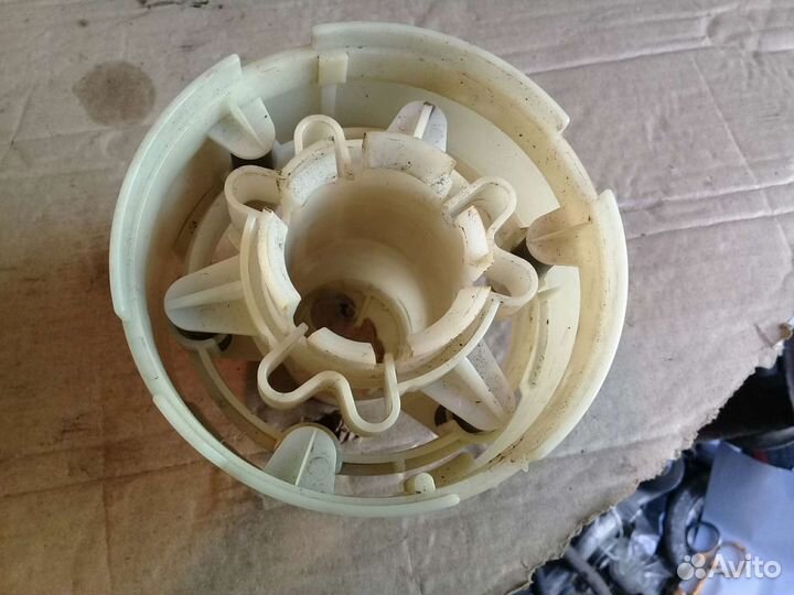 Нижняя часть бензонасоса Volkswagen Passat B5