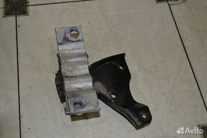 Подушка двигателя правая Renault Logan