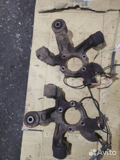 Кулак задний Suzuki Grand Vitara 2 2009