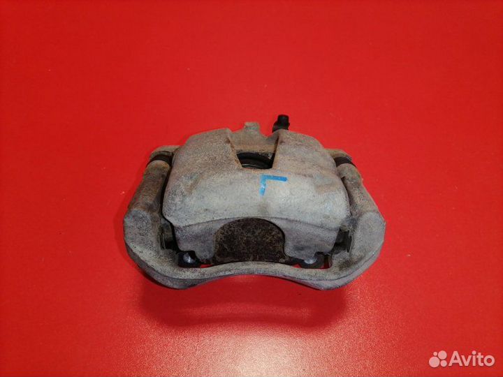 Суппорт передний левый Opel Corsa S07 A14XER 2011