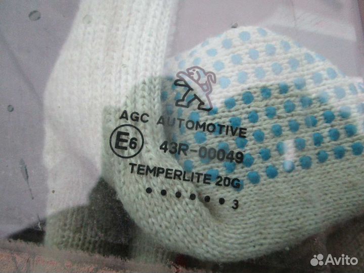 Стекло заднее правое Peugeot 408