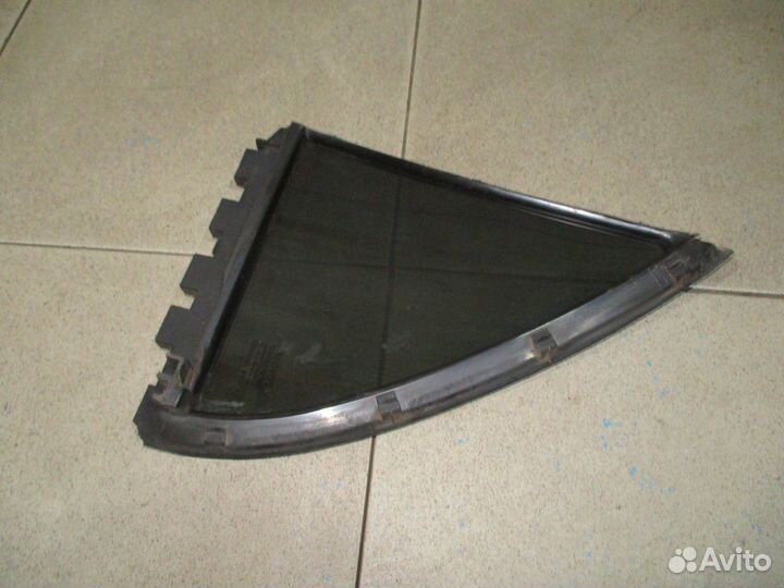 Стекло двери З/П (форточка) Toyota Corolla (E120)