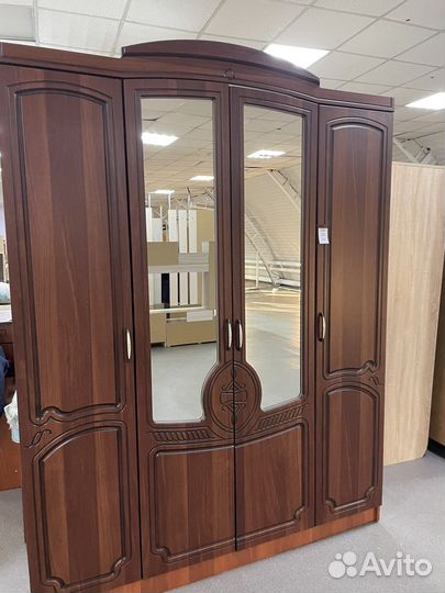 Спальный гарнитур из массива дерева