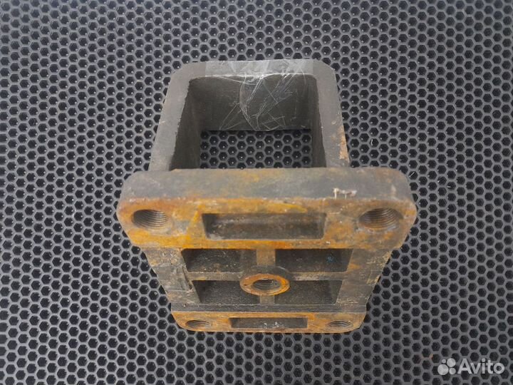 Кронштейн задней рессоры (задний правый) (П-обр.)