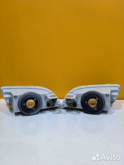 Противотуманные фары Toyota caldina 2000