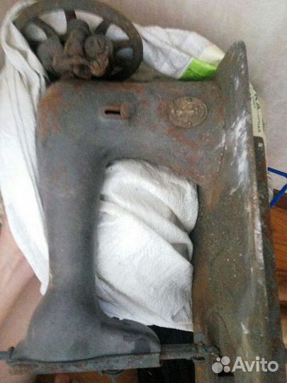 Швейная машина Zinger