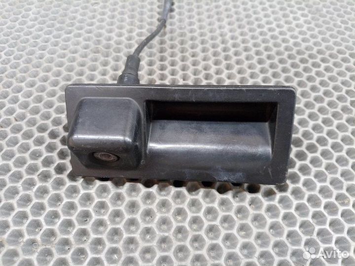 Камера заднего вида кнопка багажника Tiguan 06-11
