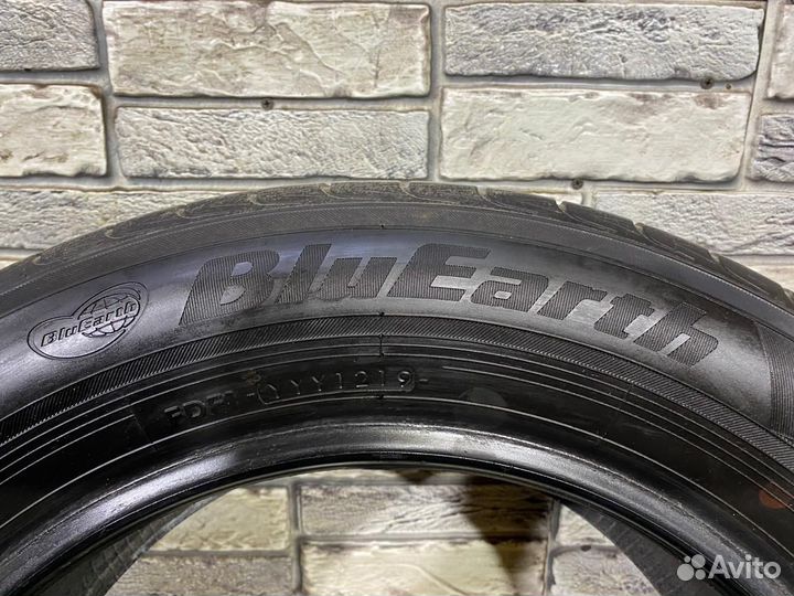 Yokohama BluEarth-A 215/60 R16