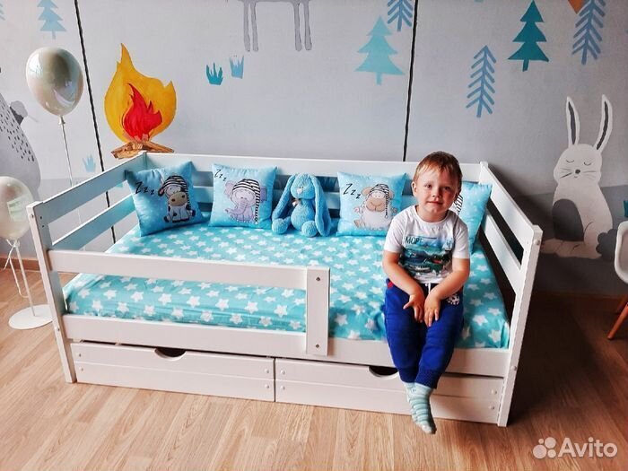 Кроватка из массива софа высокий борт для малыша