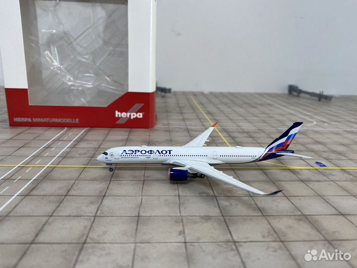 Модель самолета 1/500 herpa a350 аэрофлот