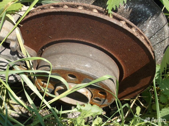 Диск тормозной передний правый бмв 525i bmw e60