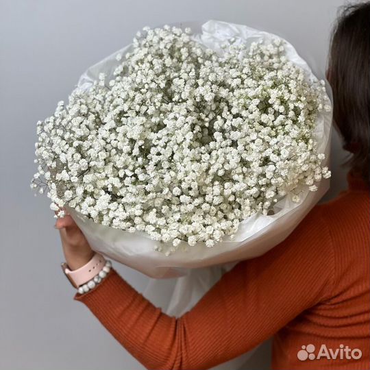 Пышный букет из белой гипсофилы