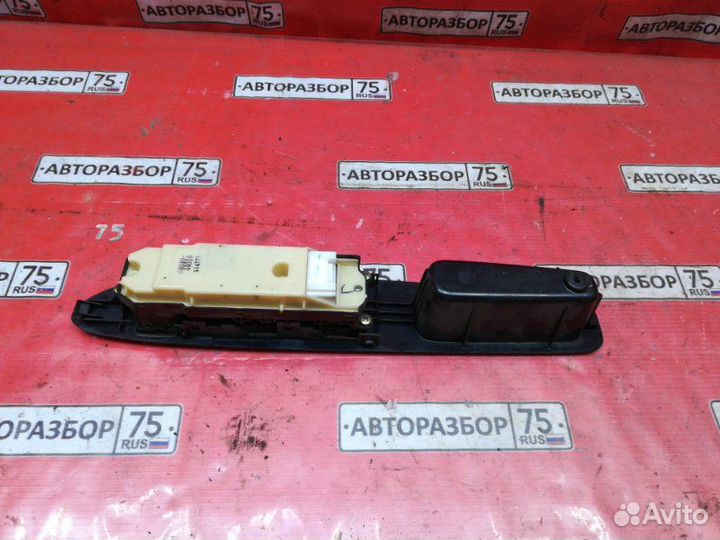 Блок управления стеклоподъемниками Toyota Ipsum