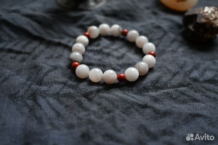 Браслет из агата и коралла