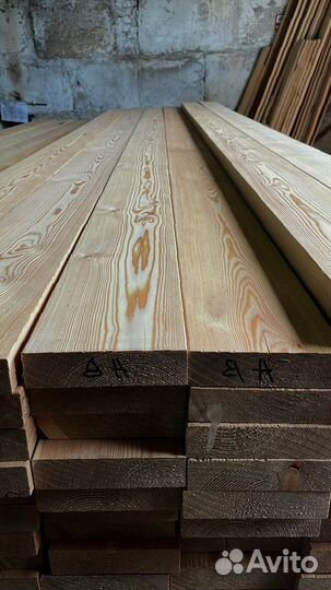 Доски лиственницы 40x170 мм, обработаны для защиты