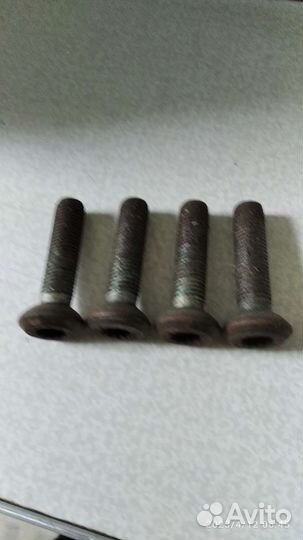 Болты ступицы на гольф5 Джетта 5