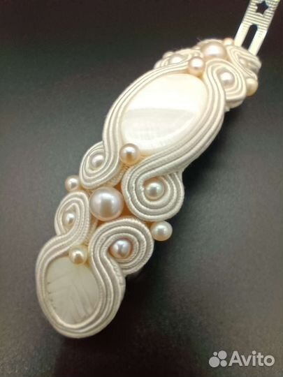 Заколка для волос с перламутром и жемчугом