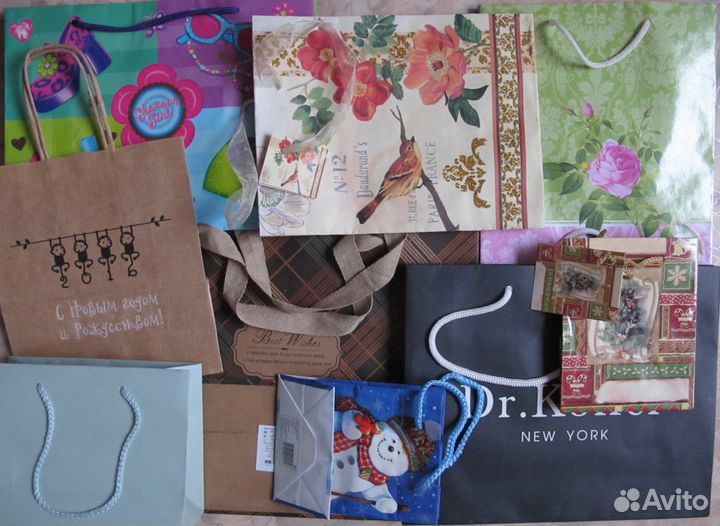 Пакеты новые подарочные для подарков друзьям много