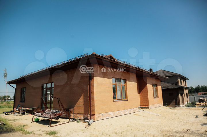 Дом 162,9 м² на участке 9 сот.