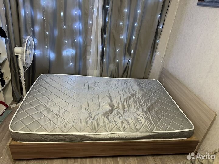 Кровать с матрасом