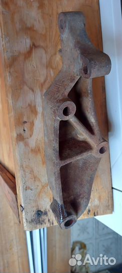 Продаю кронштейн полуоси Volkswagen транспортер т4