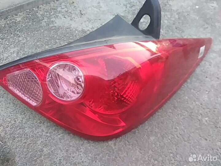 Фонарь задний nissan note