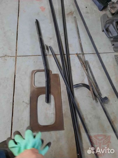 Молдинг стекла двери передний Land Rover Discovery