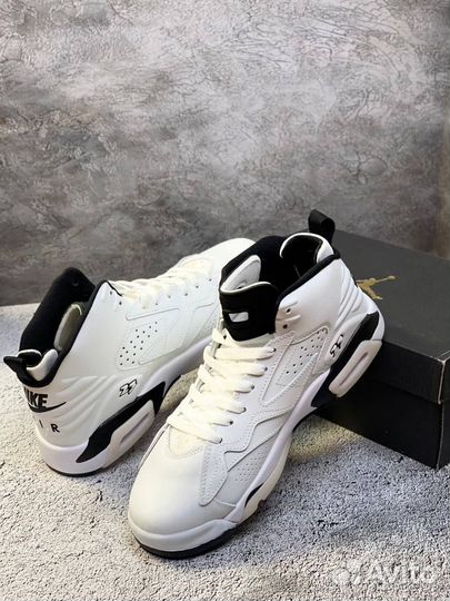 Кроссовк Air Jordan 6 Retro: классика в белом