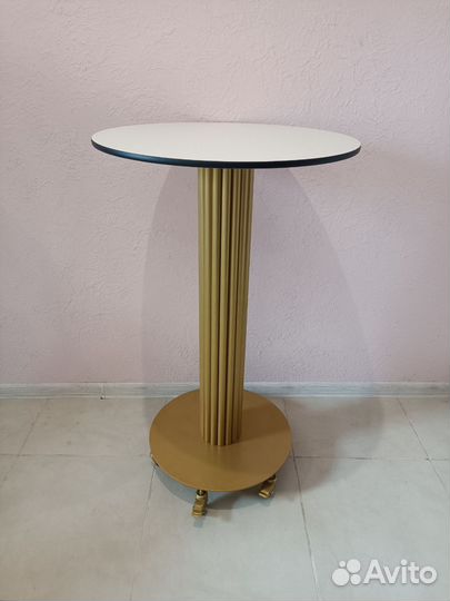 Аренда выкатного стола для свадебного торта