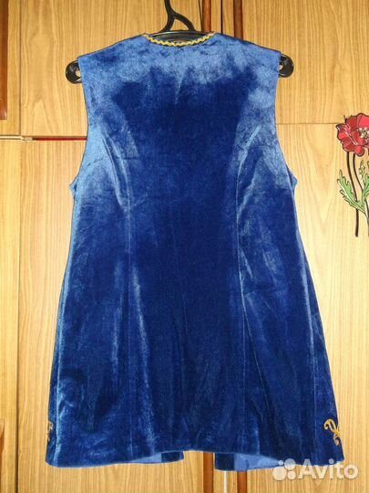 Национальный жилет/камзол 48, тюбетейка 58, чуни 3