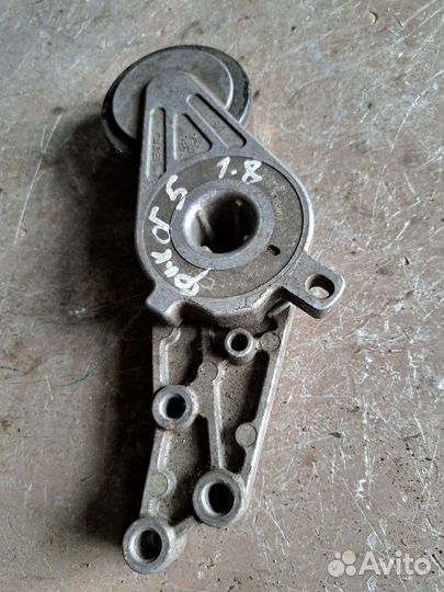 Натяжитель ремня Volkswagen Passat B5